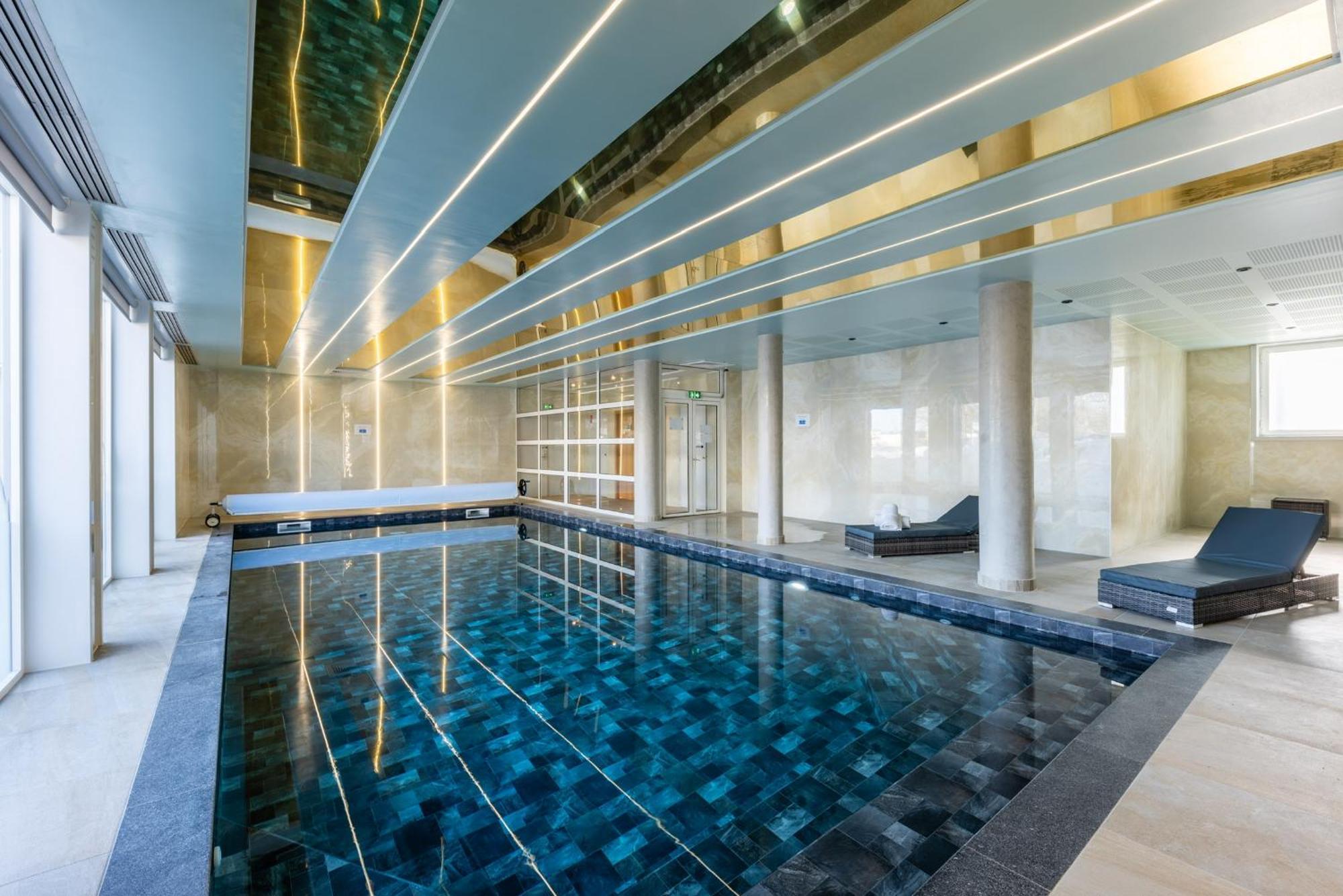 Brit Hotel Privilege Paris Rosny-Sous-Bois Bagian luar foto