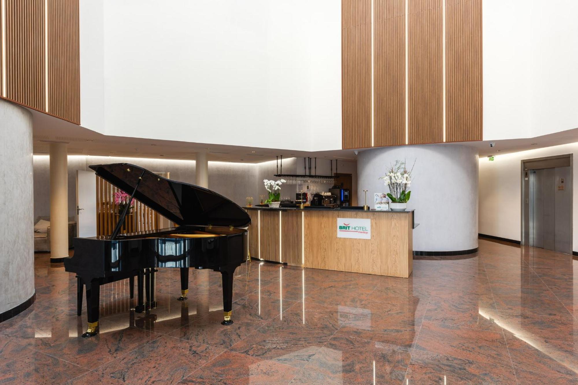 Brit Hotel Privilege Paris Rosny-Sous-Bois Bagian luar foto