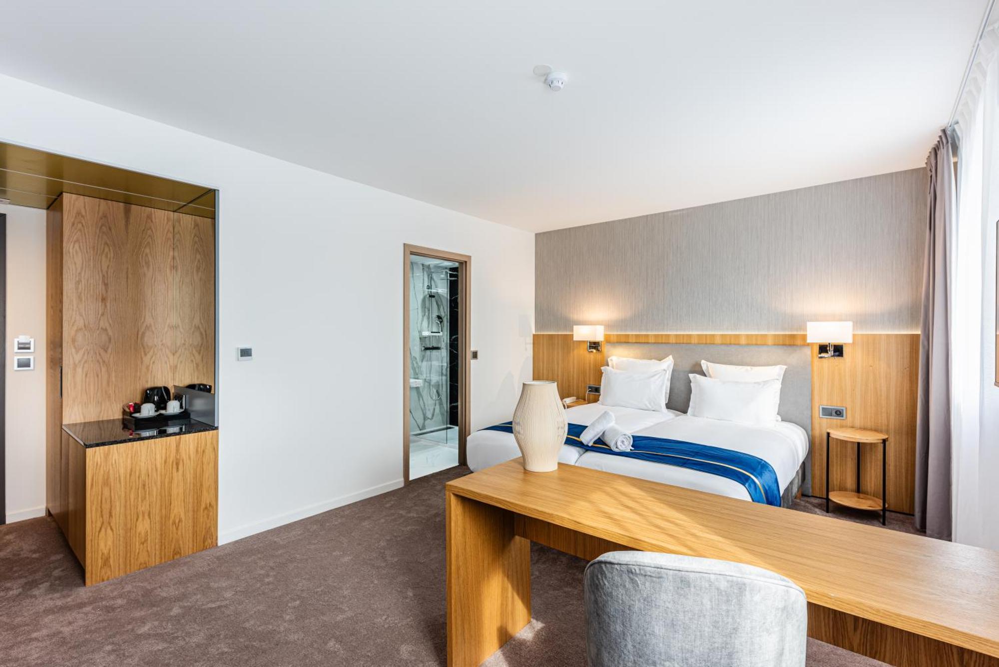 Brit Hotel Privilege Paris Rosny-Sous-Bois Bagian luar foto