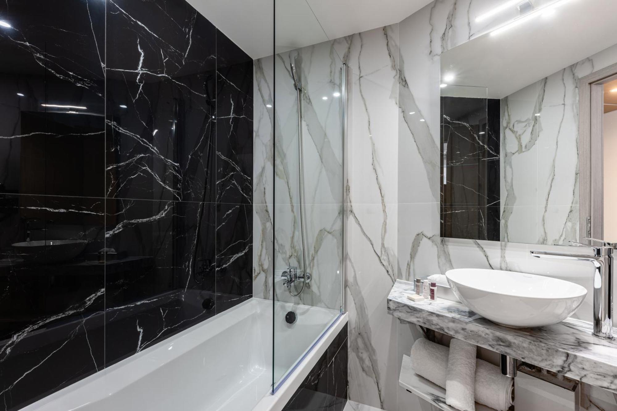 Brit Hotel Privilege Paris Rosny-Sous-Bois Bagian luar foto