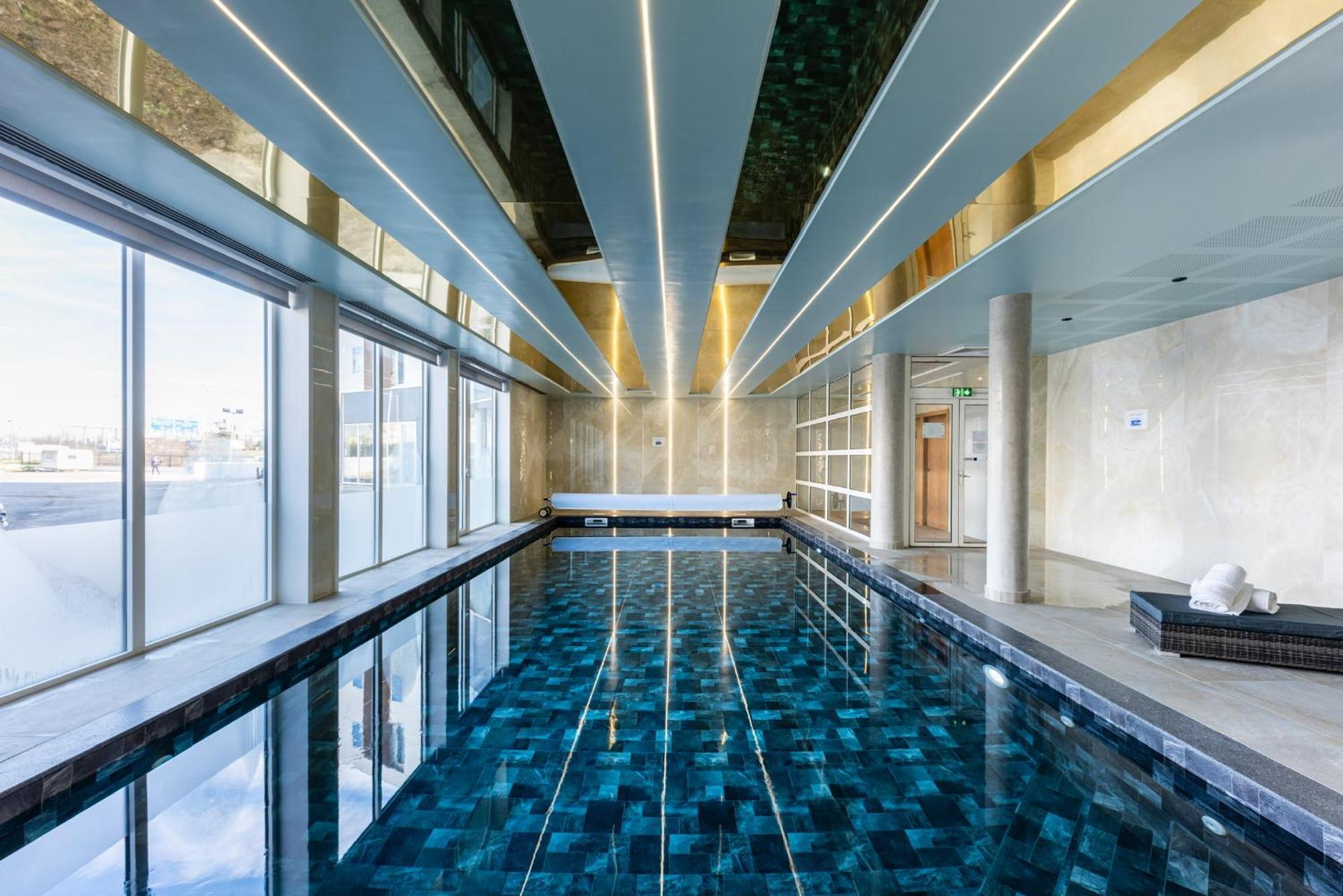 Brit Hotel Privilege Paris Rosny-Sous-Bois Bagian luar foto