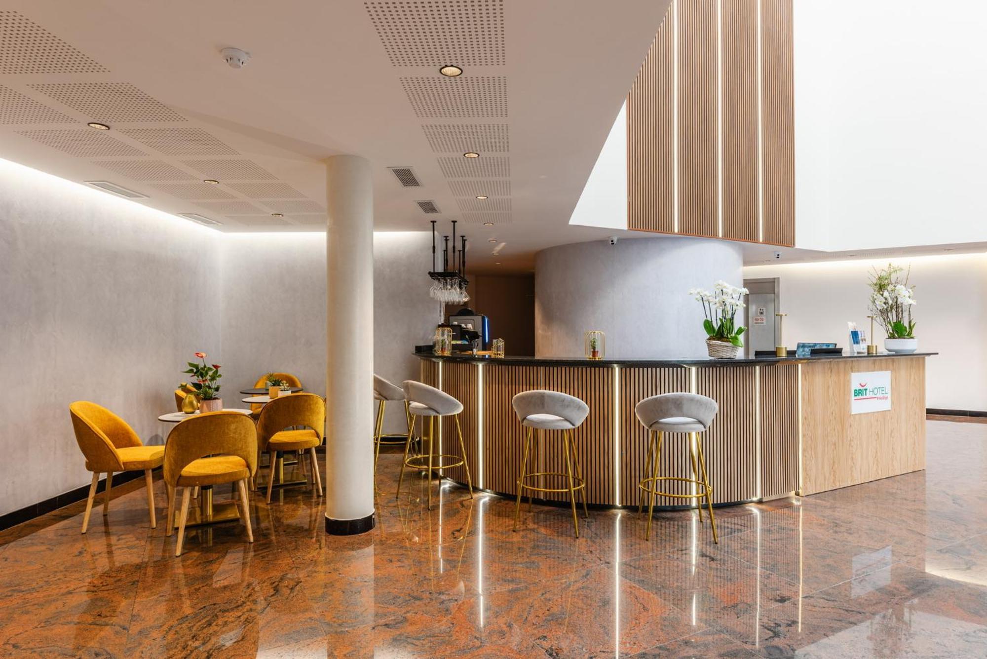 Brit Hotel Privilege Paris Rosny-Sous-Bois Bagian luar foto