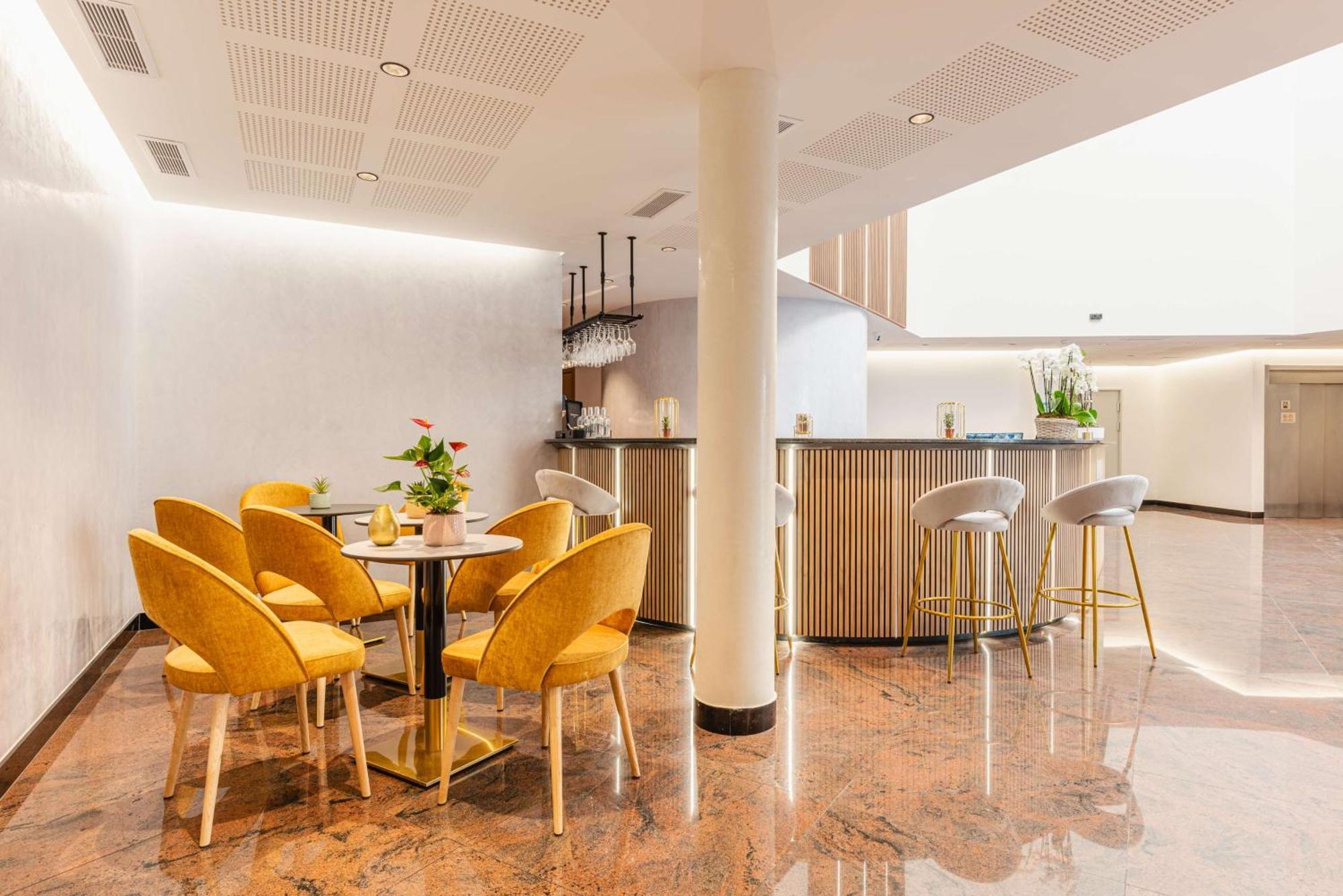 Brit Hotel Privilege Paris Rosny-Sous-Bois Bagian luar foto