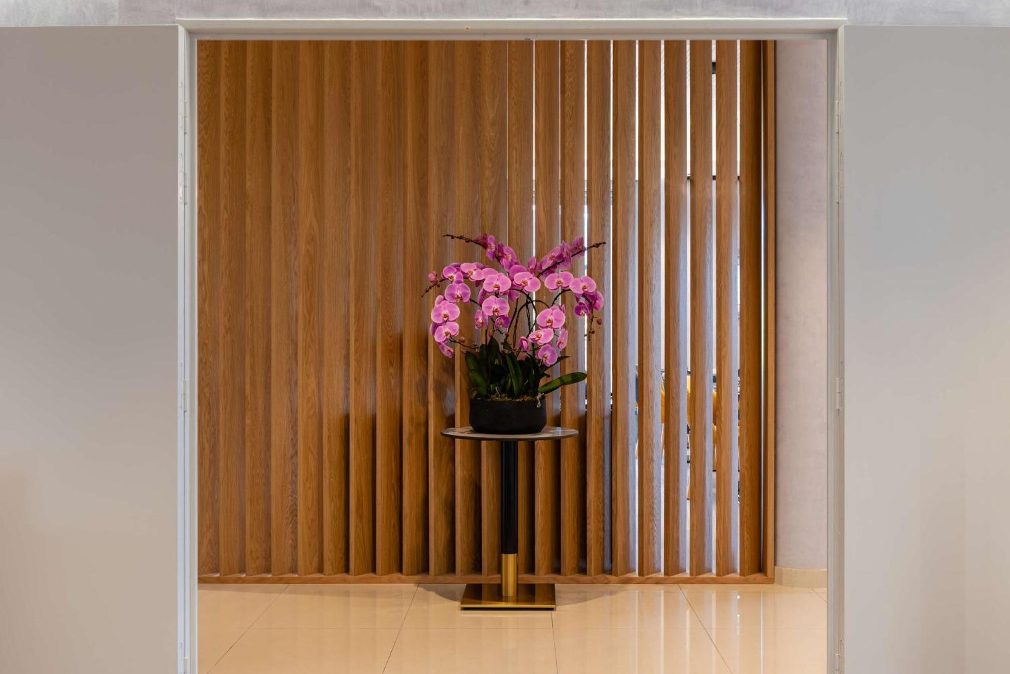Brit Hotel Privilege Paris Rosny-Sous-Bois Bagian luar foto