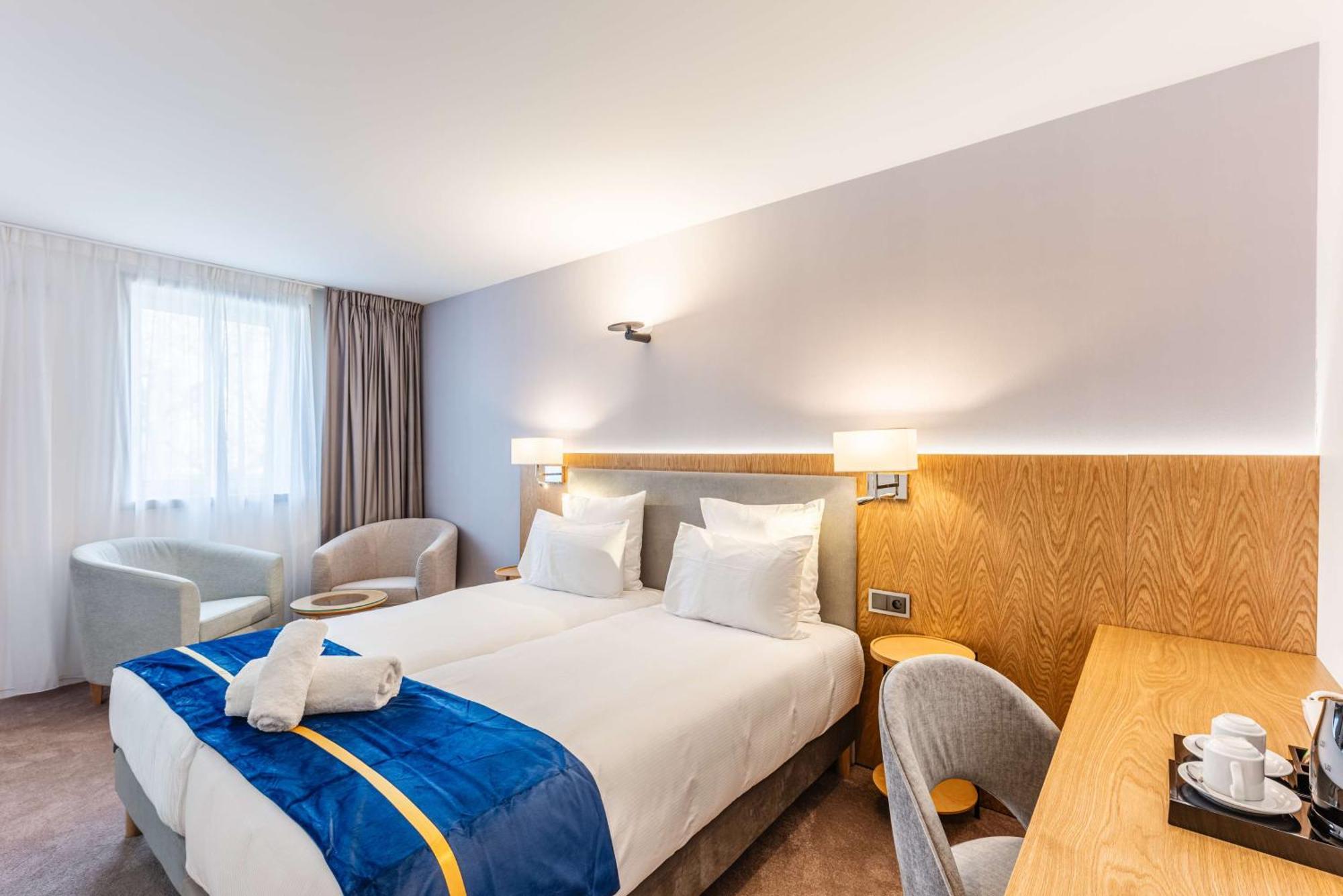Brit Hotel Privilege Paris Rosny-Sous-Bois Bagian luar foto