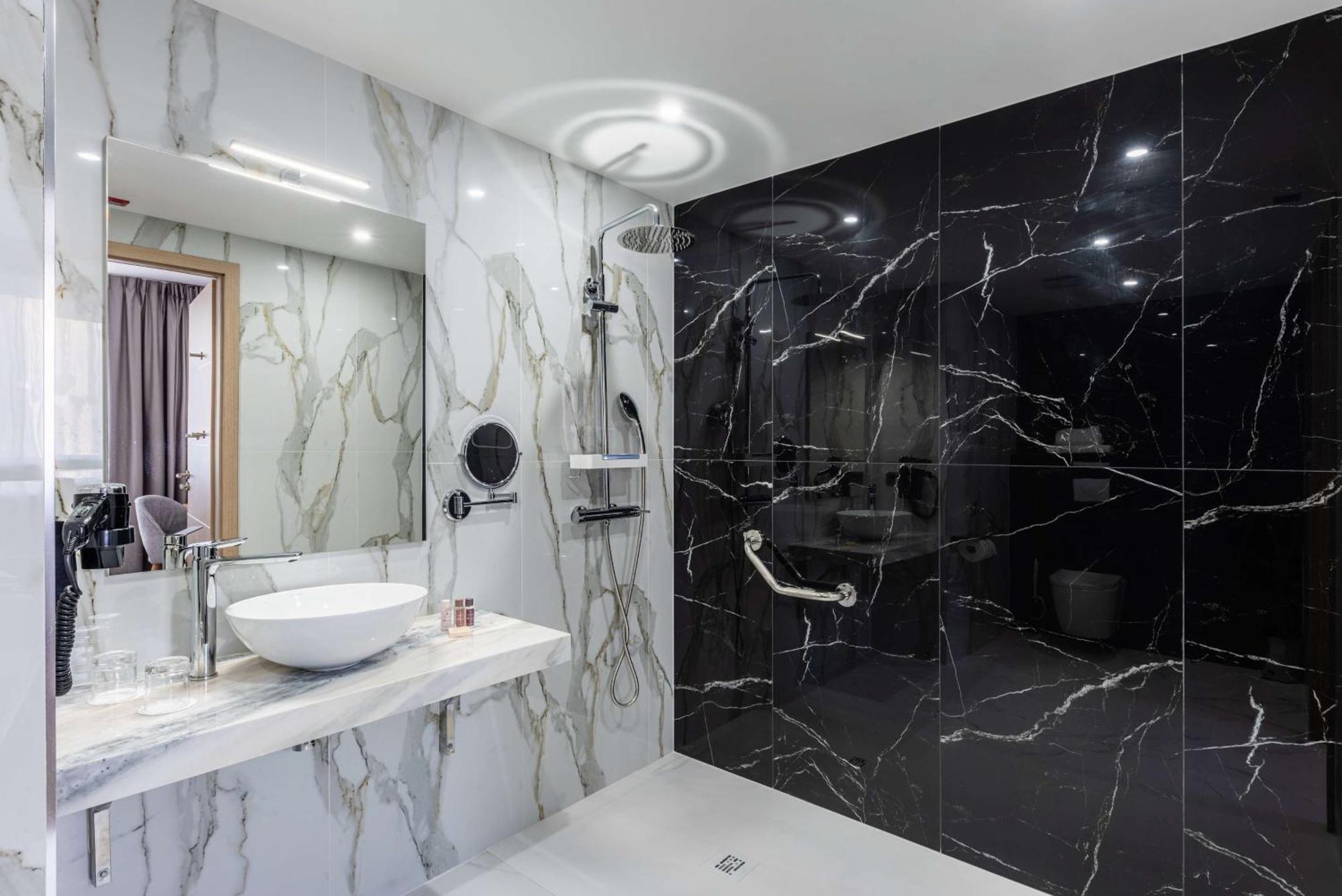Brit Hotel Privilege Paris Rosny-Sous-Bois Bagian luar foto