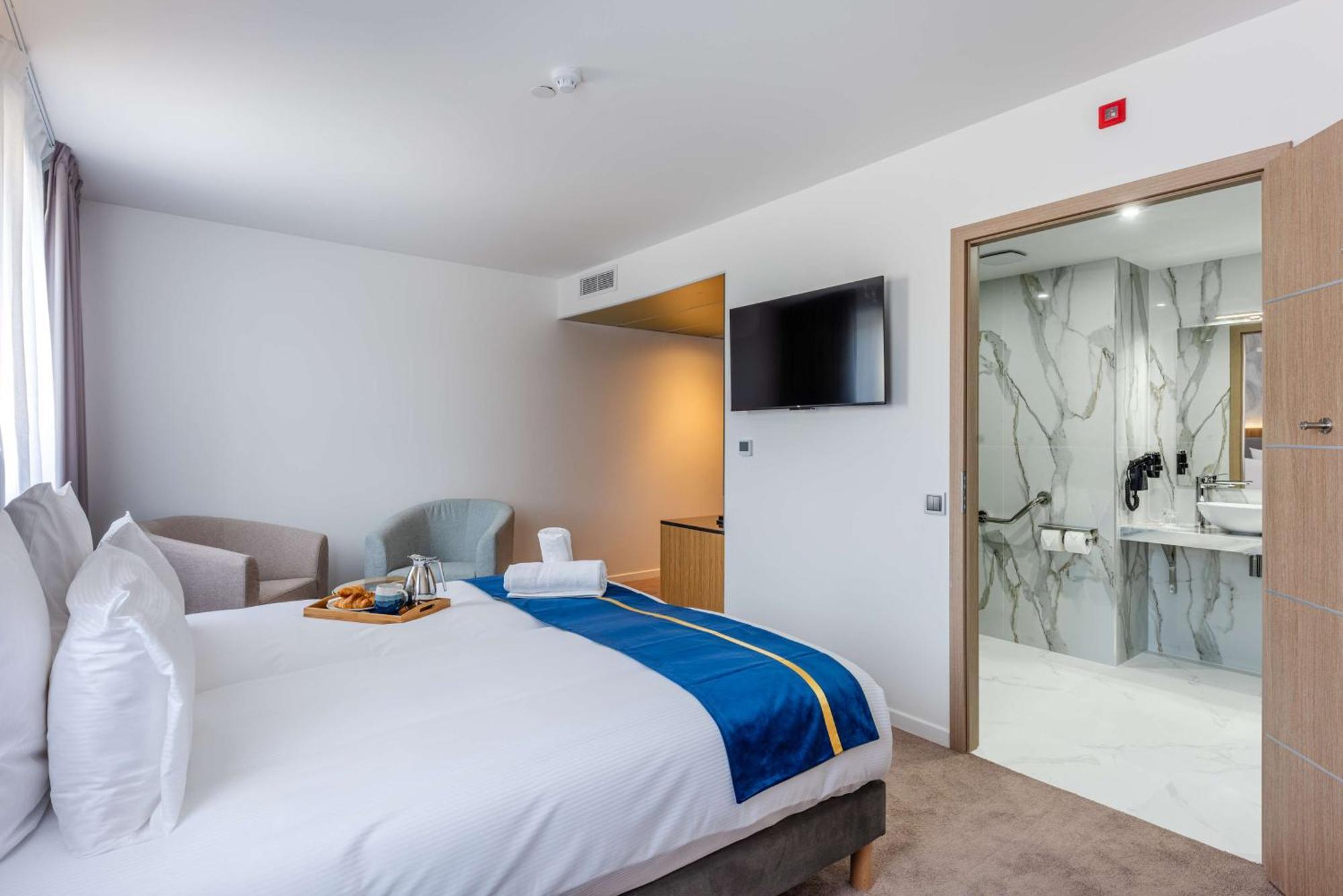 Brit Hotel Privilege Paris Rosny-Sous-Bois Bagian luar foto