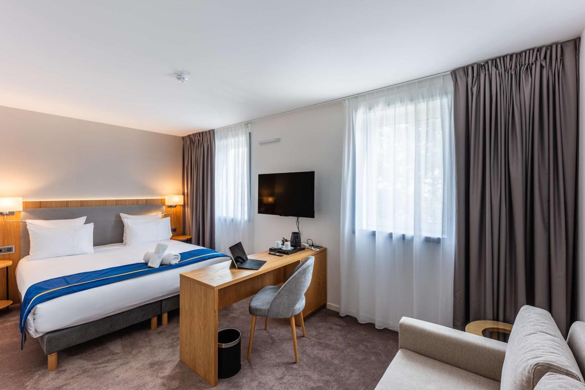 Brit Hotel Privilege Paris Rosny-Sous-Bois Bagian luar foto