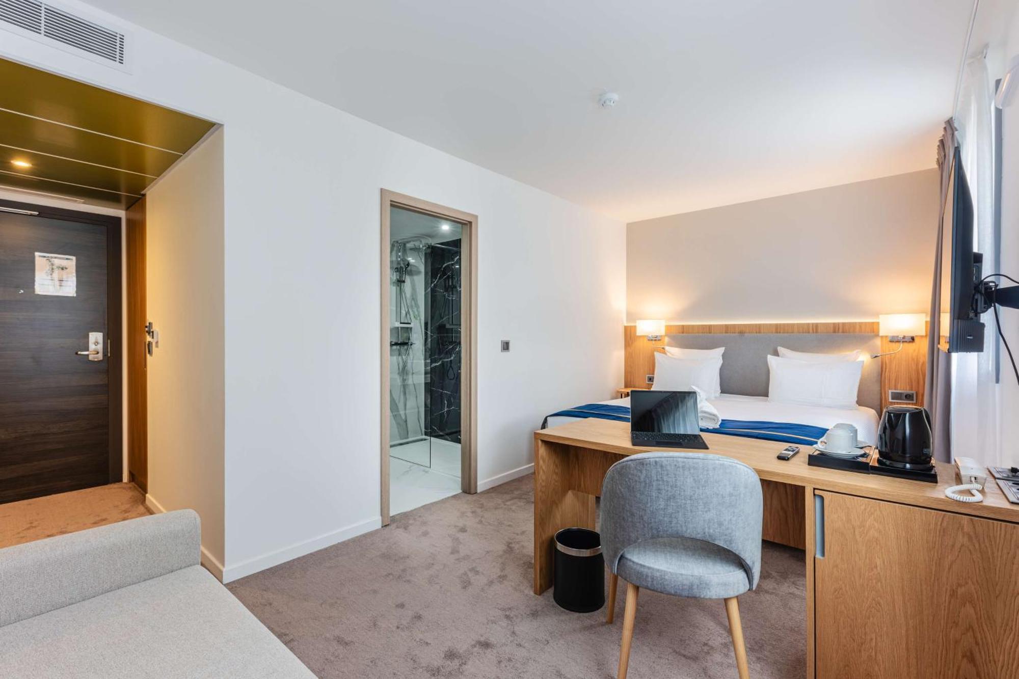 Brit Hotel Privilege Paris Rosny-Sous-Bois Bagian luar foto
