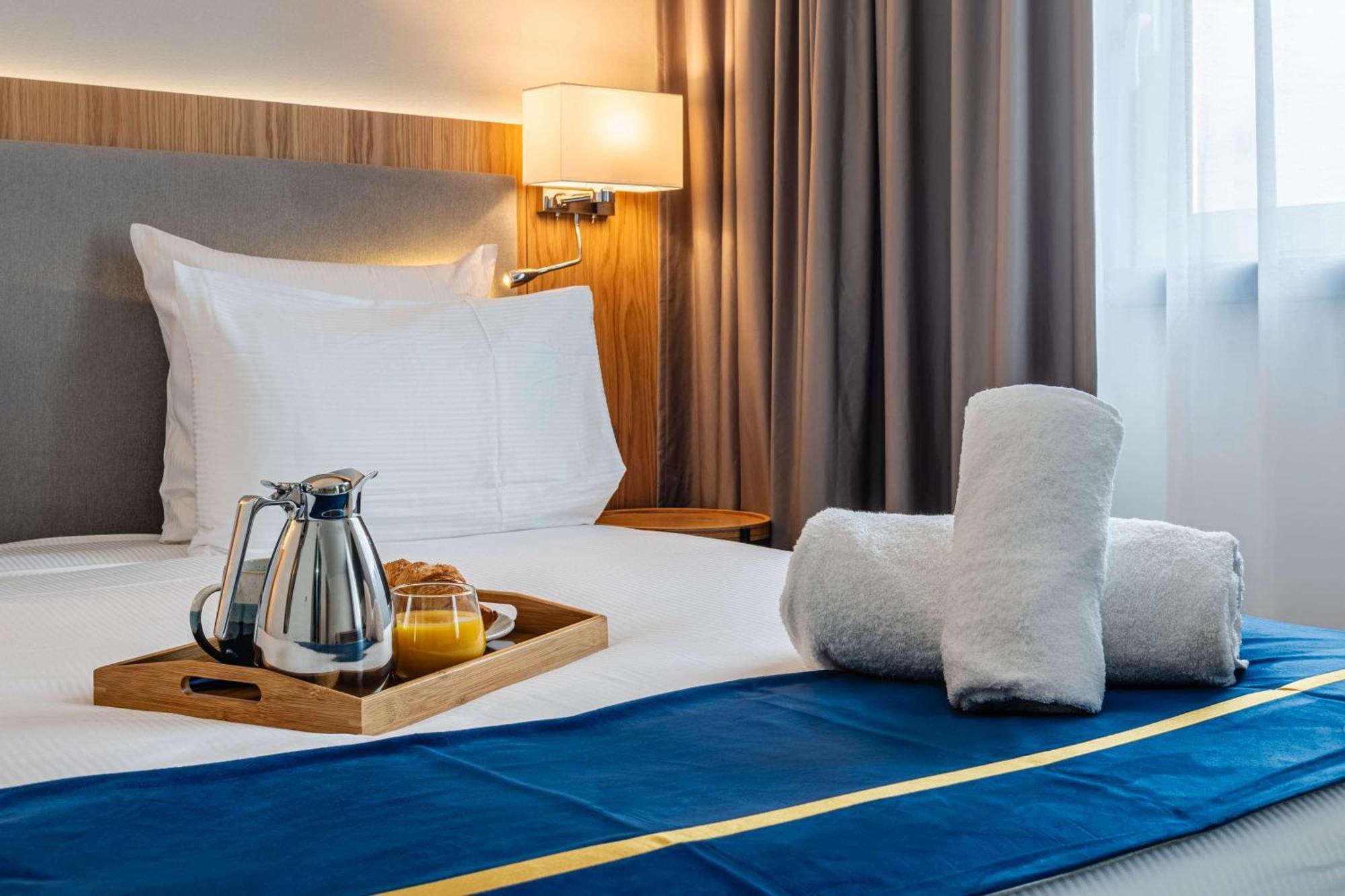 Brit Hotel Privilege Paris Rosny-Sous-Bois Bagian luar foto