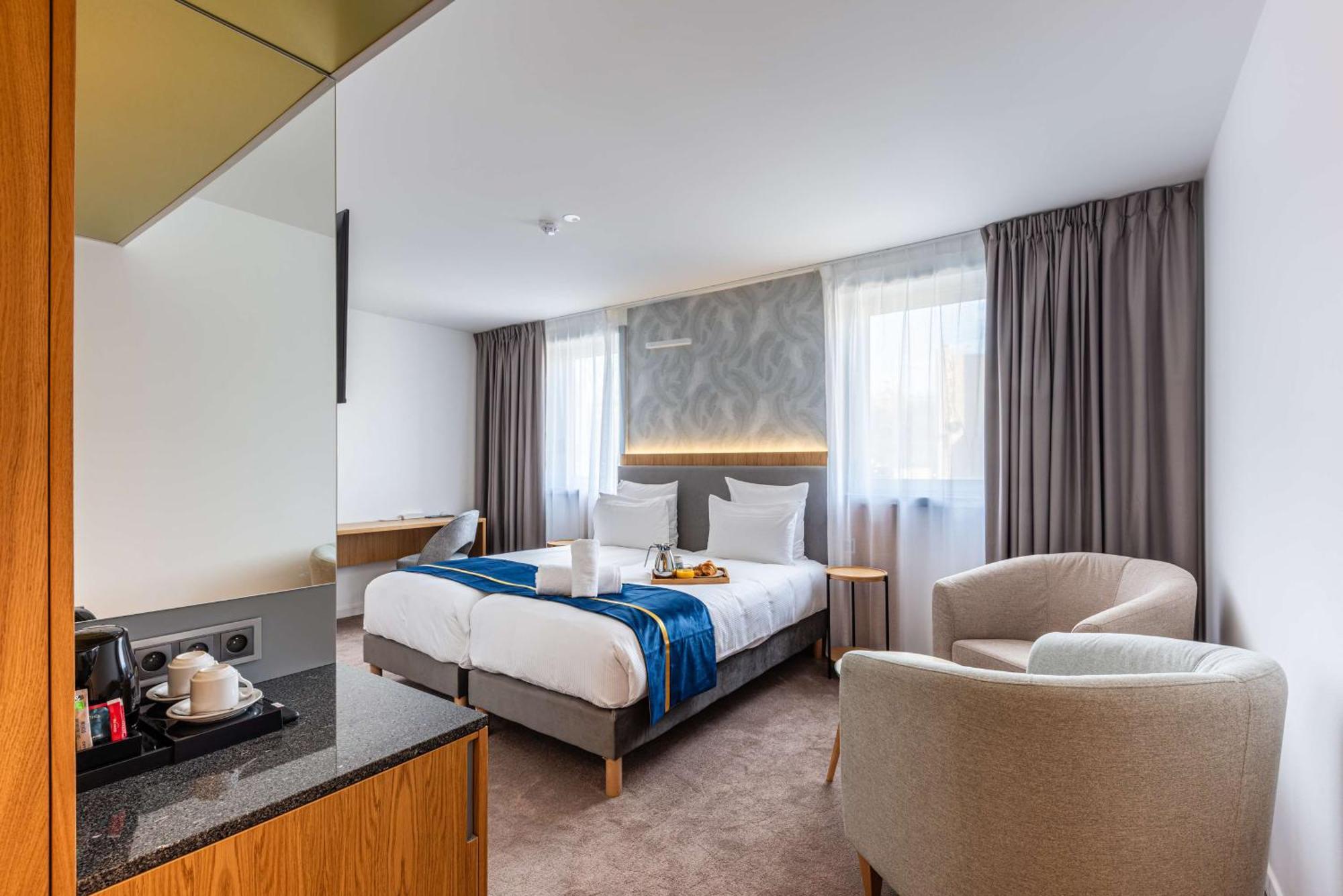 Brit Hotel Privilege Paris Rosny-Sous-Bois Bagian luar foto